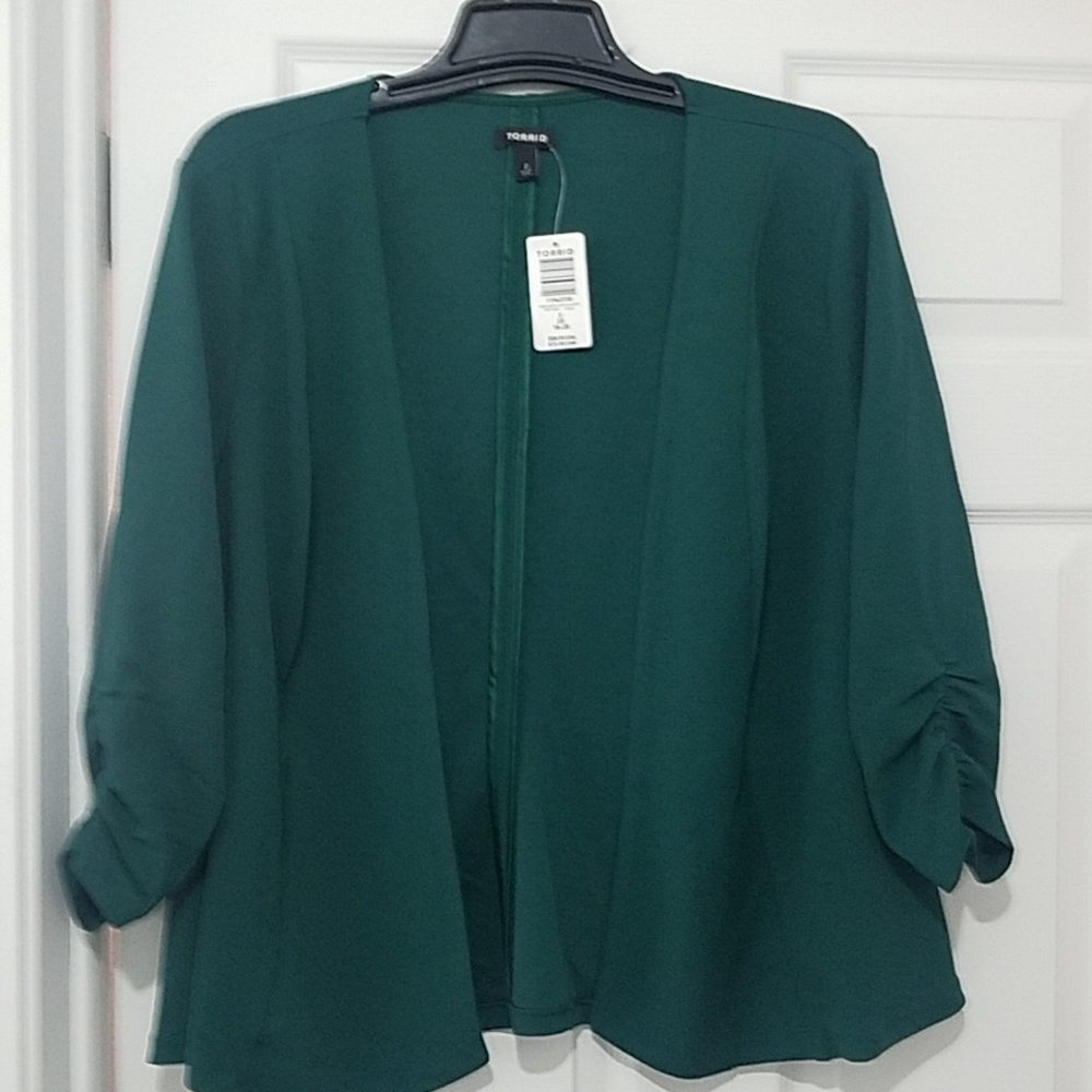 ****SALE**** NWT  Torrid Emerald green crepe blaze
